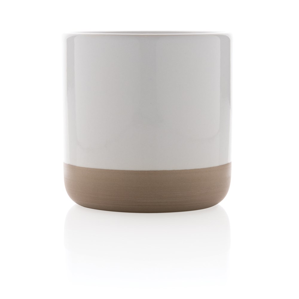 Becher aus glasiertem Keramik