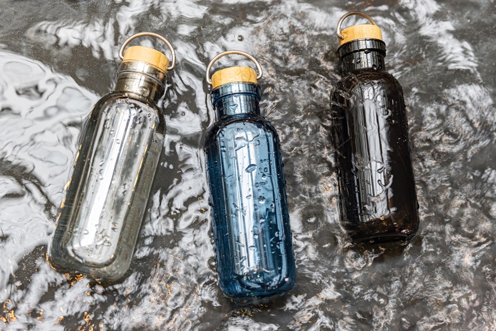 GRS rPET Flasche with Bambusdeckel und Griff